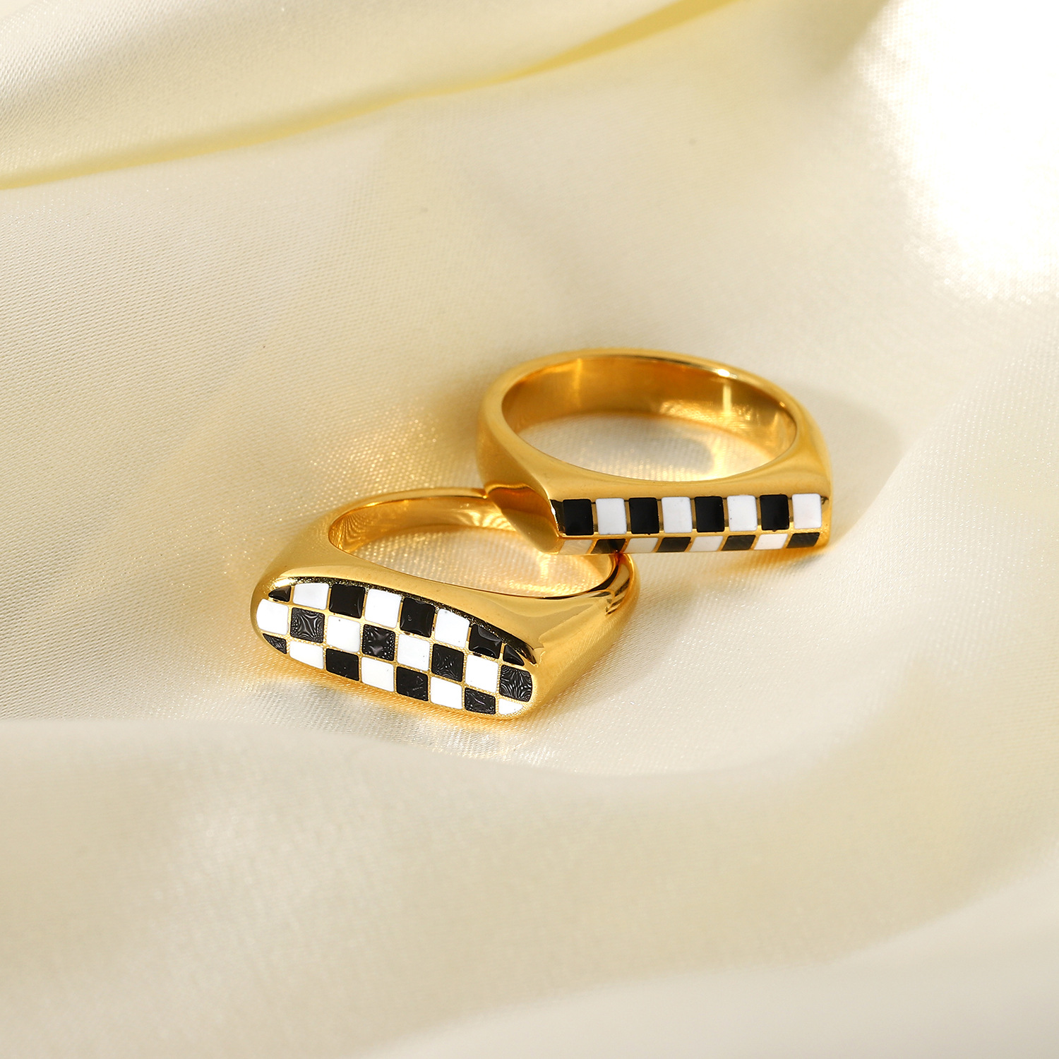 European and American Fashion Trendy Style 18K Gold Plated Stainless Steel Party Jewelry Love Chessboard Check Ring for Women Couple Rings
