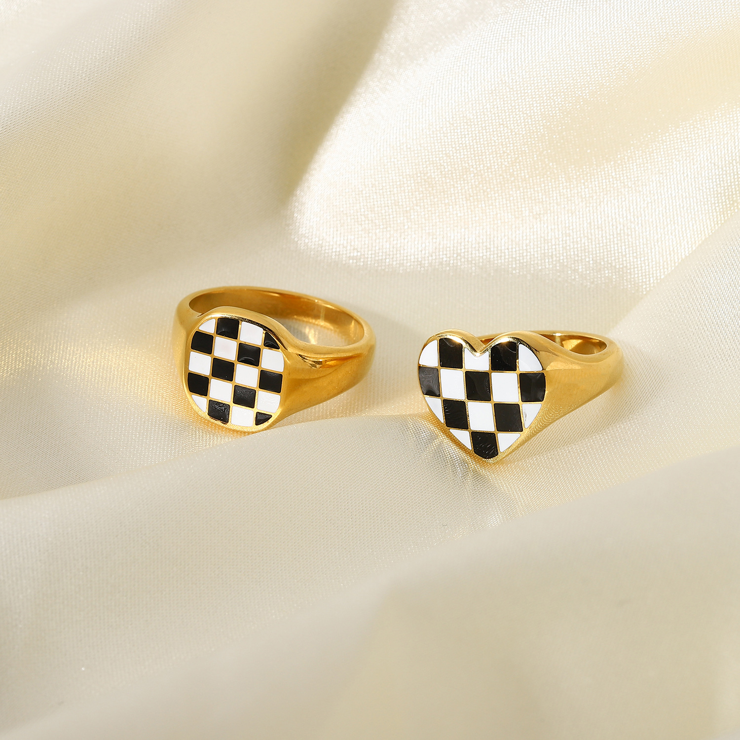 European and American Fashion Trendy Style 18K Gold Plated Stainless Steel Party Jewelry Love Chessboard Check Ring for Women Couple Rings