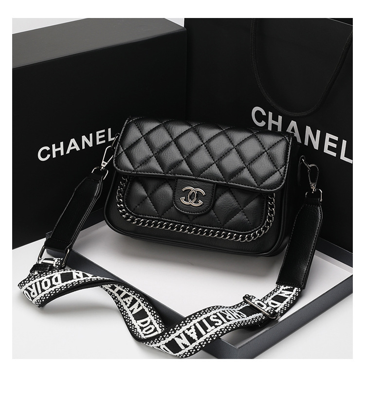 Women's Bag 2021 New Fashion Trending Small Bag Texture Crossbody Soft Leather Small wedding Bag