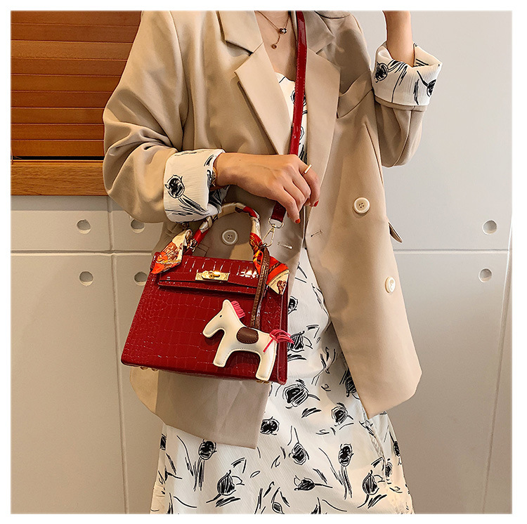 Bride Engagement Gift Red Wedding Bag Women's 2020 New Handbag Net Red Bag wedding Bag Bride Engagement Gift Red Wedding Bag Women's 2020 New Handbag Net Red Bag wedding Bag
