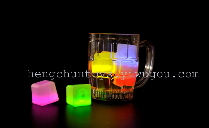 Ice ice bars and clubs colorful plastic fluorescent light-emitting toys Ice ice bars and clubs colorful plastic fluorescent light-emitting toys