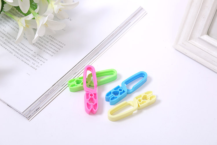 The manufacturer sells plastic clip for The air socks. The manufacturer sells plastic clip for The air socks.