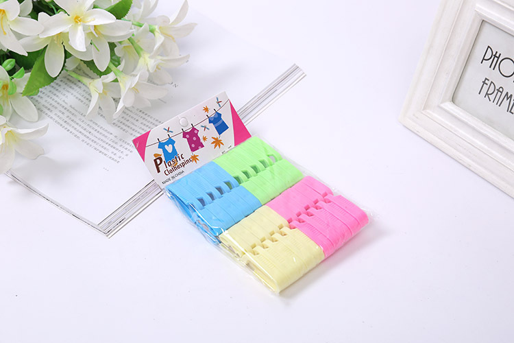 The manufacturer sells plastic clip for The air socks. The manufacturer sells plastic clip for The air socks.