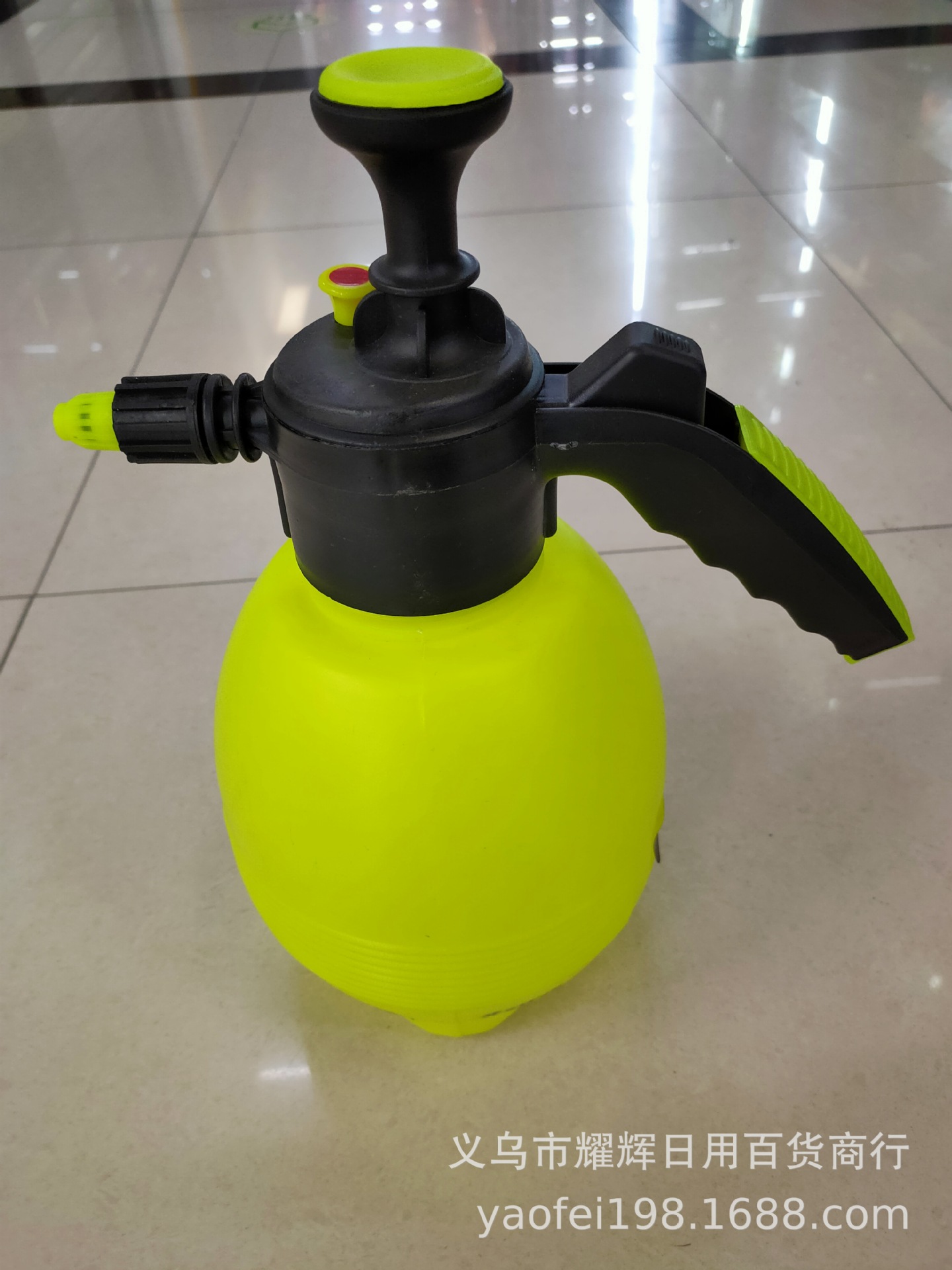 Factory Direct Sales Sprinkling Can Sprinkling Can Plastic Sprayer Manual Squeeze Type Sprinkling Can Wholesale
