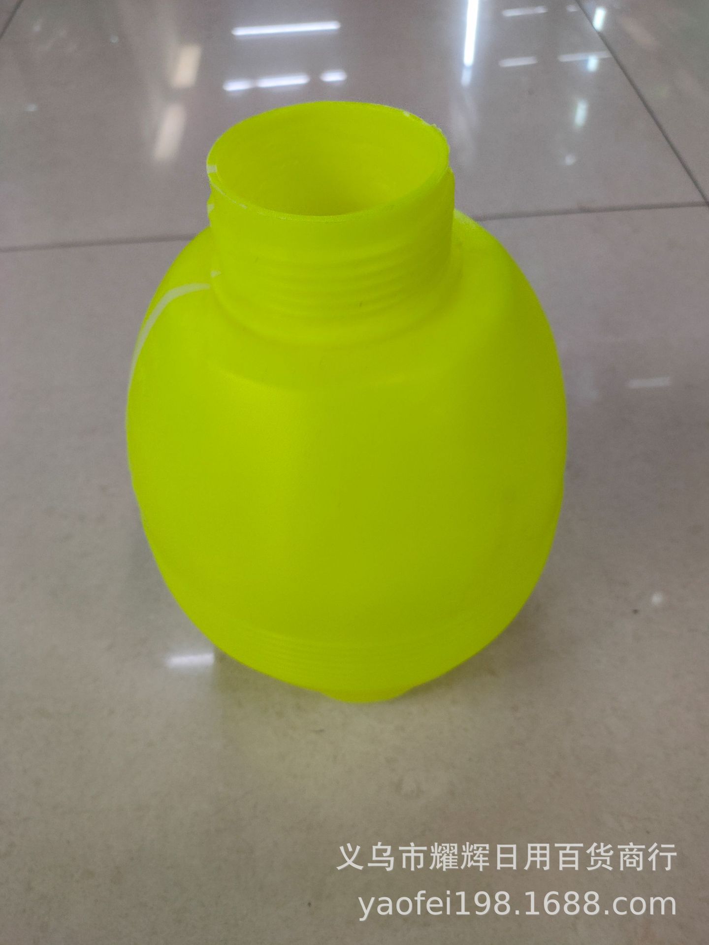 Factory Direct Sales Sprinkling Can Sprinkling Can Plastic Sprayer Manual Squeeze Type Sprinkling Can Wholesale