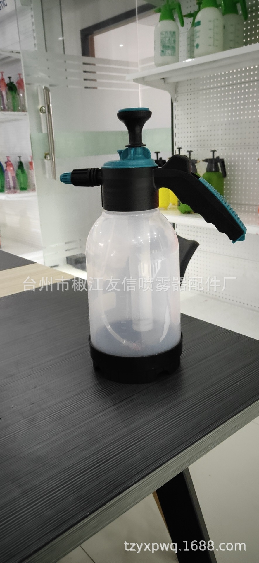 Plastic sprayer Sprinkling Can Self-Cleaning Element Disinfection 1.5L Kettle High-Pressure Sprayer Gardening Plastic sprayer Sprinkling Can Self-Cleaning Element Disinfection 1.5L Kettle High-Pressure Sprayer Gardening