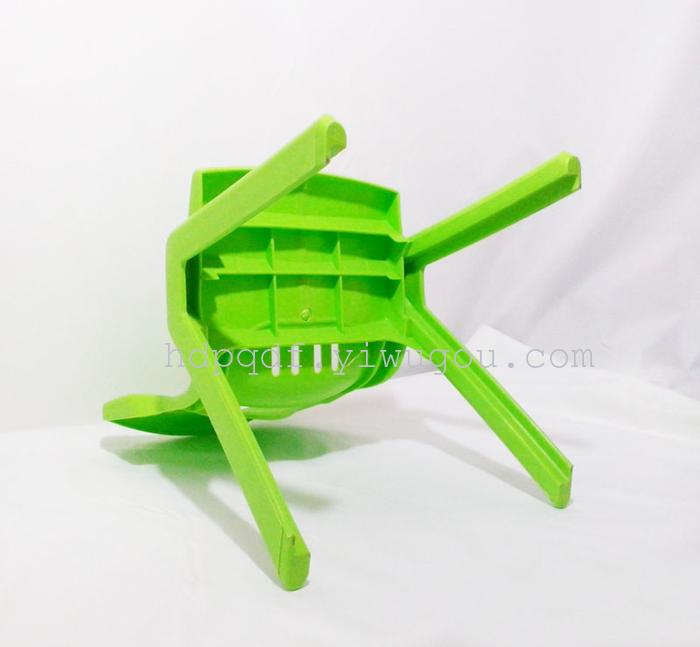 The new plastic folding stool chair baby chair for children The new plastic folding stool chair baby chair for children