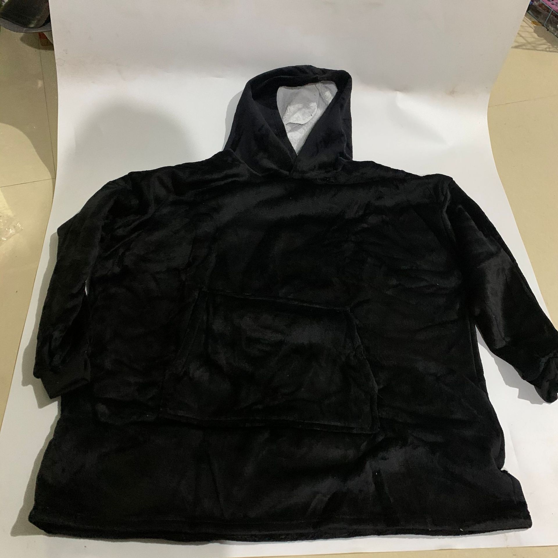 TV Popular Hugglehoodie Pullover Fleece Jacket Hooded Outdoor Cold-Proof Warm Lazy TV Blanket Nightgown for Women