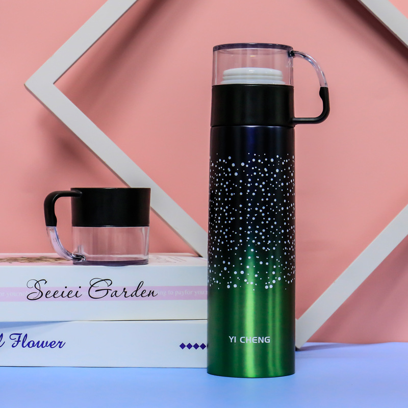 The new 2020 Star Cup a large straight bodied portable is suing sports Cup with a lid is a stainless steel vacuum Cup