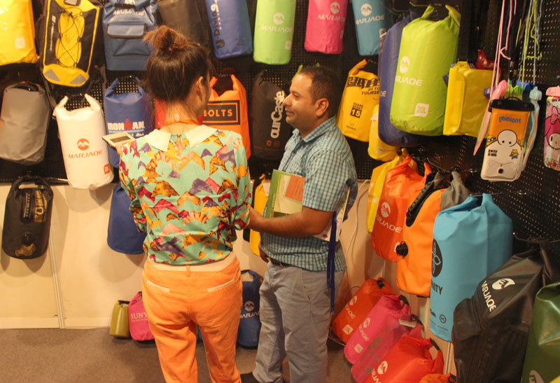 Polyester Waterproof Bag Shoulder Waterproof Bucket Bag Waterproof Bag Lightweight Drifting Bag Currently Available