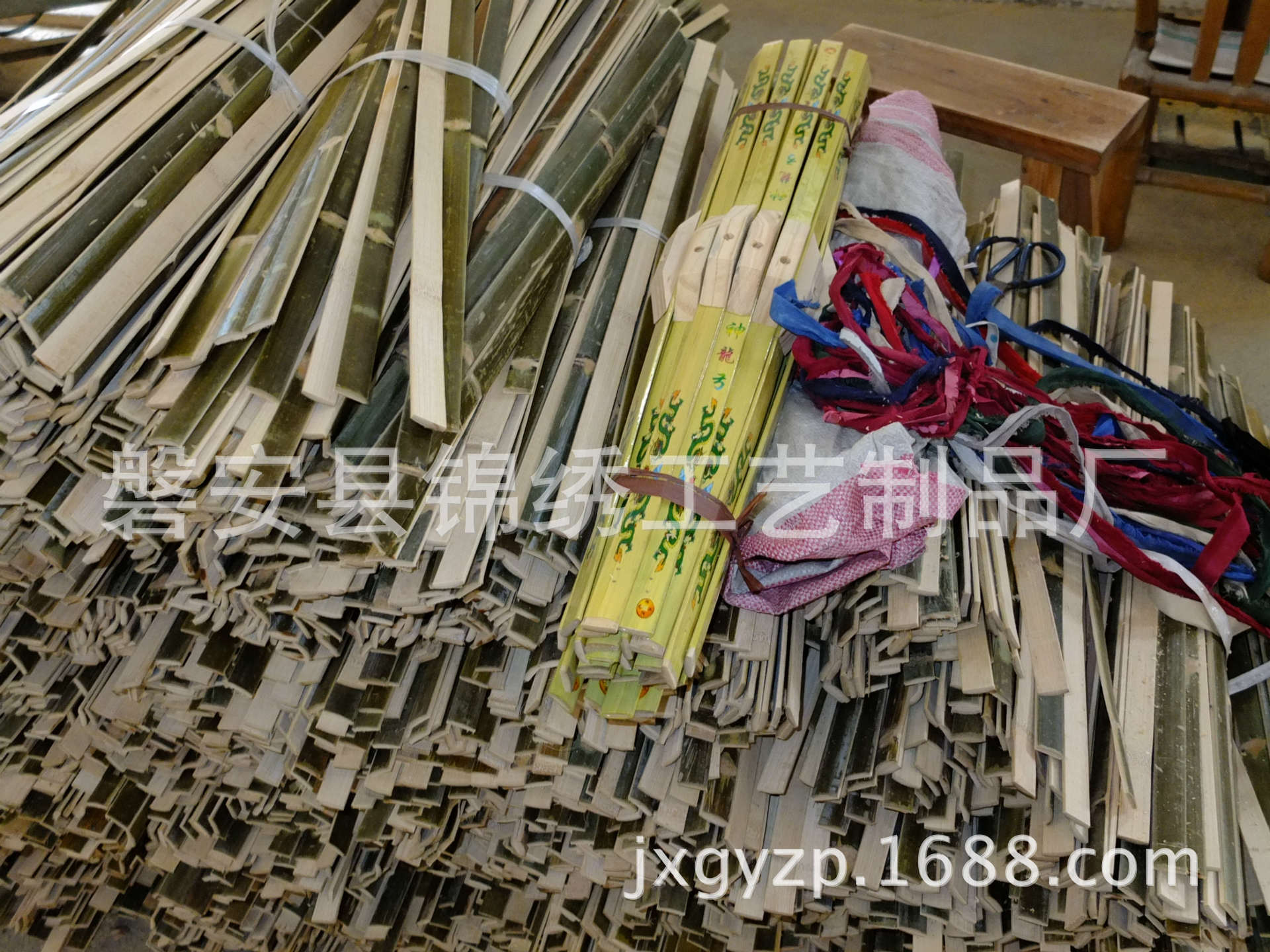 60cm Children's Toy Bow and Arrow Wooden Simulation Bow and Arrow Model Soft Rubber Arrow No Lethality 60cm Children's Toy Bow and Arrow Wooden Simulation Bow and Arrow Model Soft Rubber Arrow No Lethality