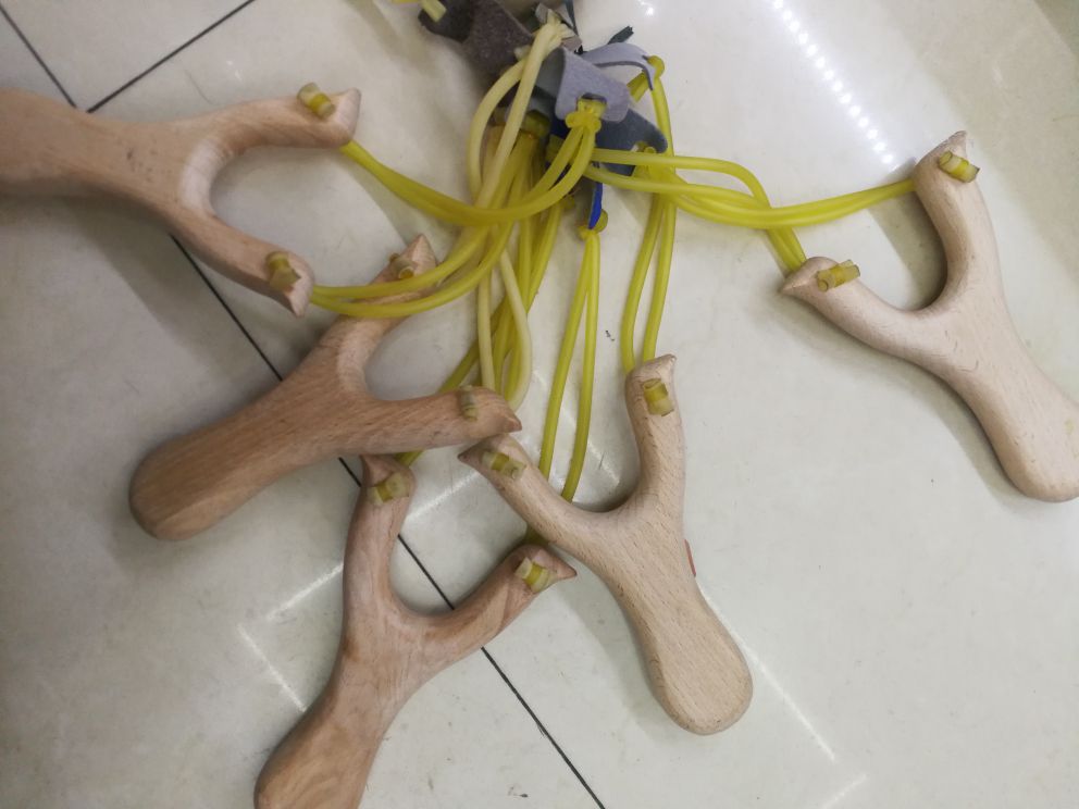 All kinds of plastic slingshot wood slingshot iron slingshot alloy
