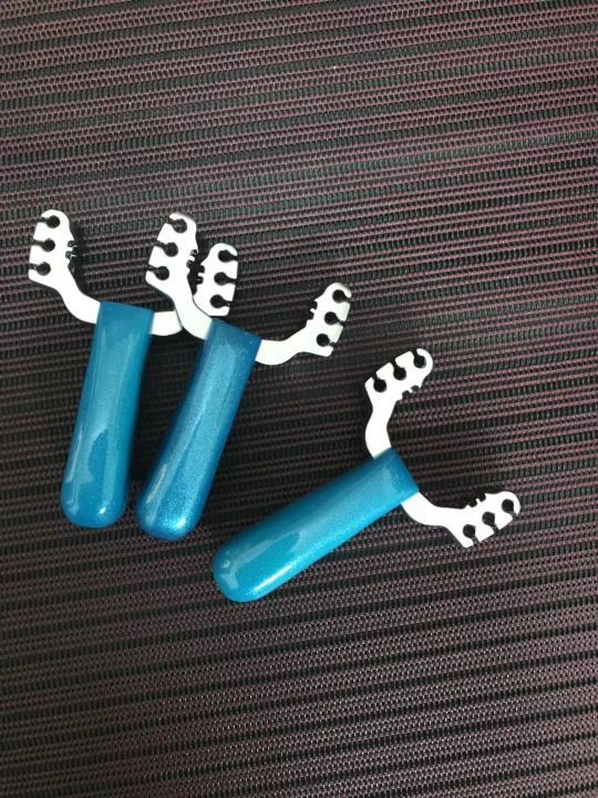 All kinds of plastic slingshot wood slingshot iron slingshot alloy