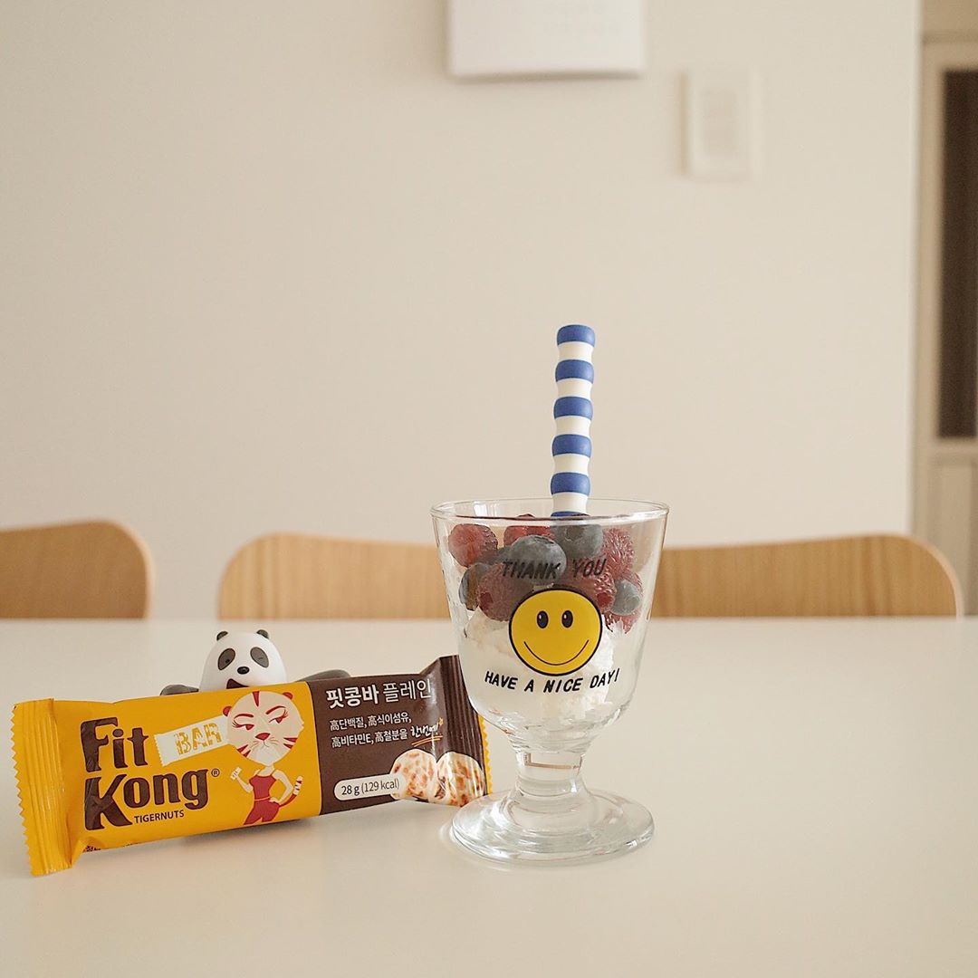 Korean Ins Celebrity Inspired Smiley Face Glass Cup Cute Smiling Mousse Tray Milk Juice Ice Cream Cup Goblet Korean Ins Celebrity Inspired Smiley Face Glass Cup Cute Smiling Mousse Tray Milk Juice Ice Cream Cup Goblet
