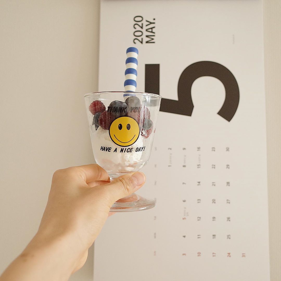 Korean Ins Celebrity Inspired Smiley Face Glass Cup Cute Smiling Mousse Tray Milk Juice Ice Cream Cup Goblet Korean Ins Celebrity Inspired Smiley Face Glass Cup Cute Smiling Mousse Tray Milk Juice Ice Cream Cup Goblet