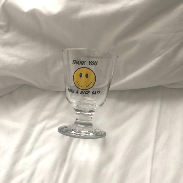 Korean Ins Celebrity Inspired Smiley Face Glass Cup Cute Smiling Mousse Tray Milk Juice Ice Cream Cup Goblet Korean Ins Celebrity Inspired Smiley Face Glass Cup Cute Smiling Mousse Tray Milk Juice Ice Cream Cup Goblet