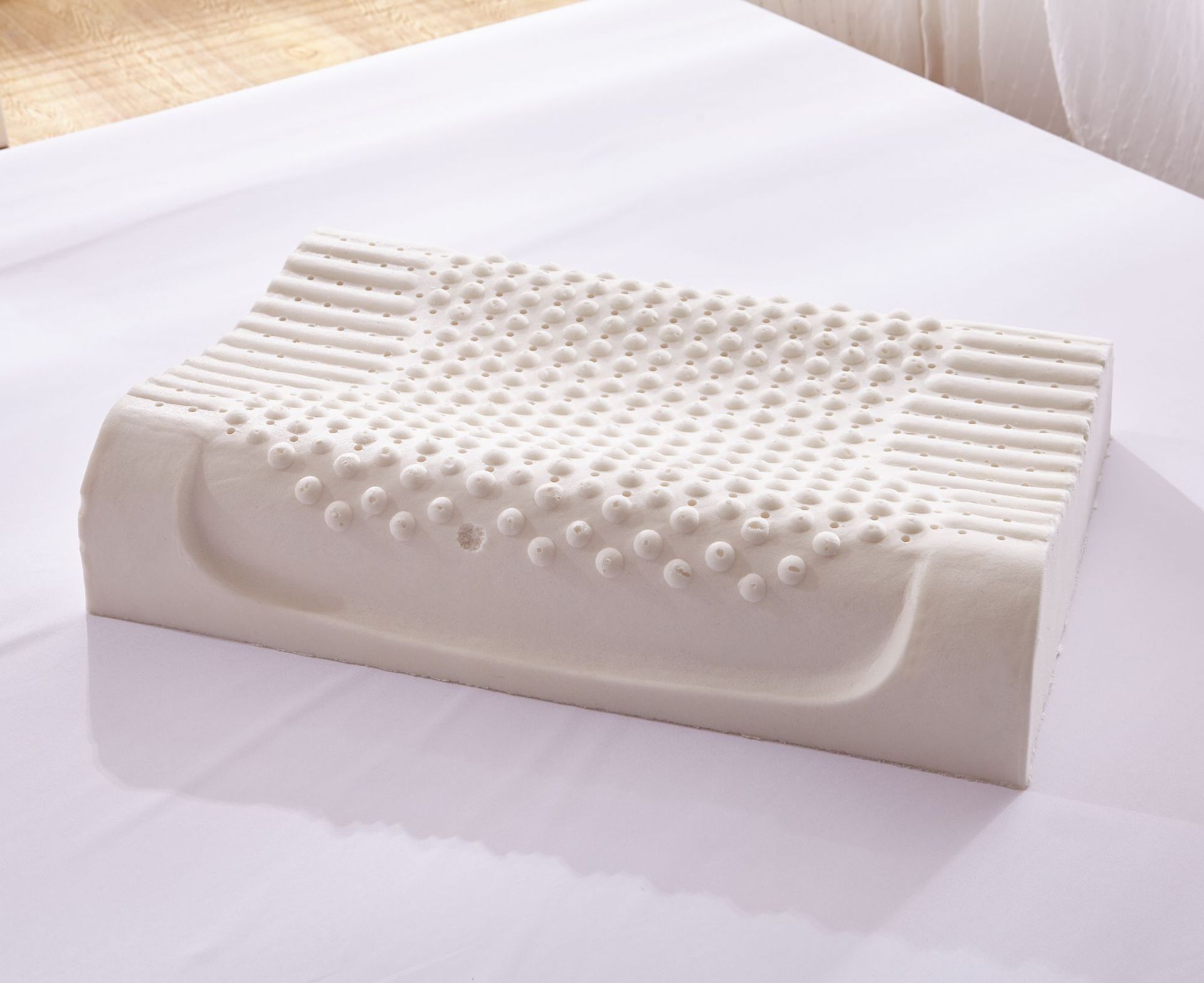 Factory Direct Supply Natural Latex Pillow Large Particles Height Massage Pillow Support OEM