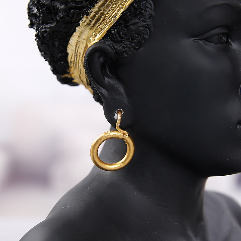 Modern Art Africa Sculptured Ornaments Creative Jewelry Display Stand Beauty Salon Jewelry Shop Decorations