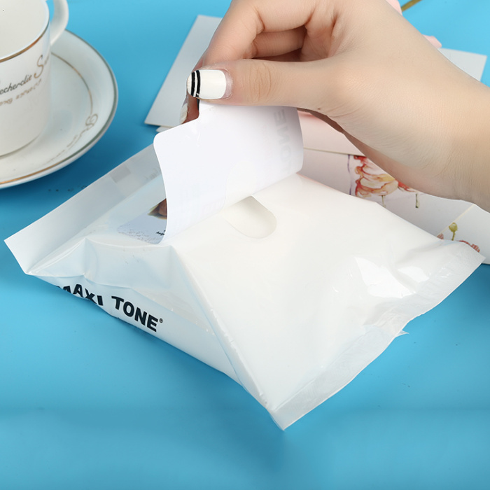 Hand and mouth wet towel paper wet tissue soft skin wet towel portable small bag.