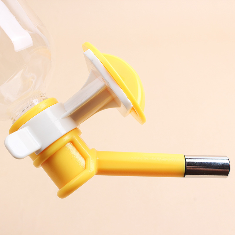 Zhonbao pet automatic drinking water bottle dog feed water dog supplies wholesale. Zhonbao pet automatic drinking water bottle dog feed water dog supplies wholesale.