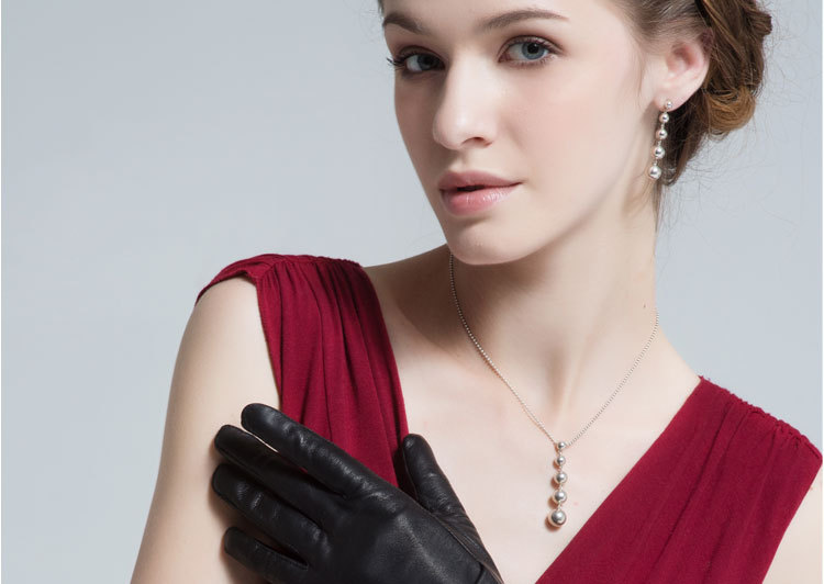 Women's medium and long soft warmth imported sheepskin/leather gloves imported from Britain Women's medium and long soft warmth imported sheepskin/leather gloves imported from Britain