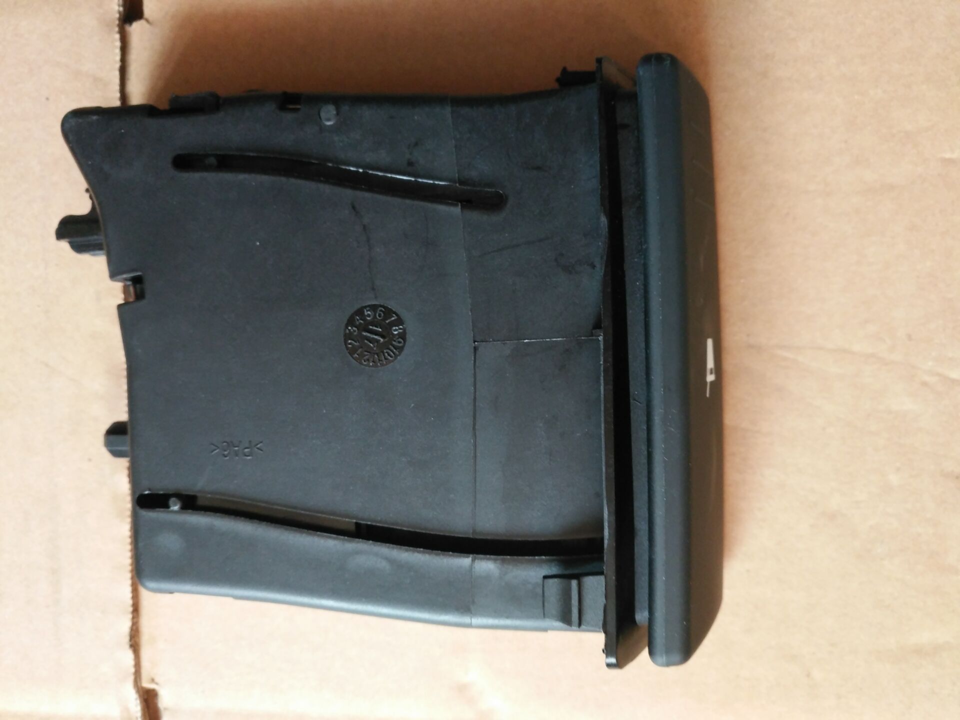 6 Q0 858 602e 6Q0858602E 6Q0 858602E Drink Holder 6 Q0 858 602e 6Q0858602E 6Q0 858602E Drink Holder