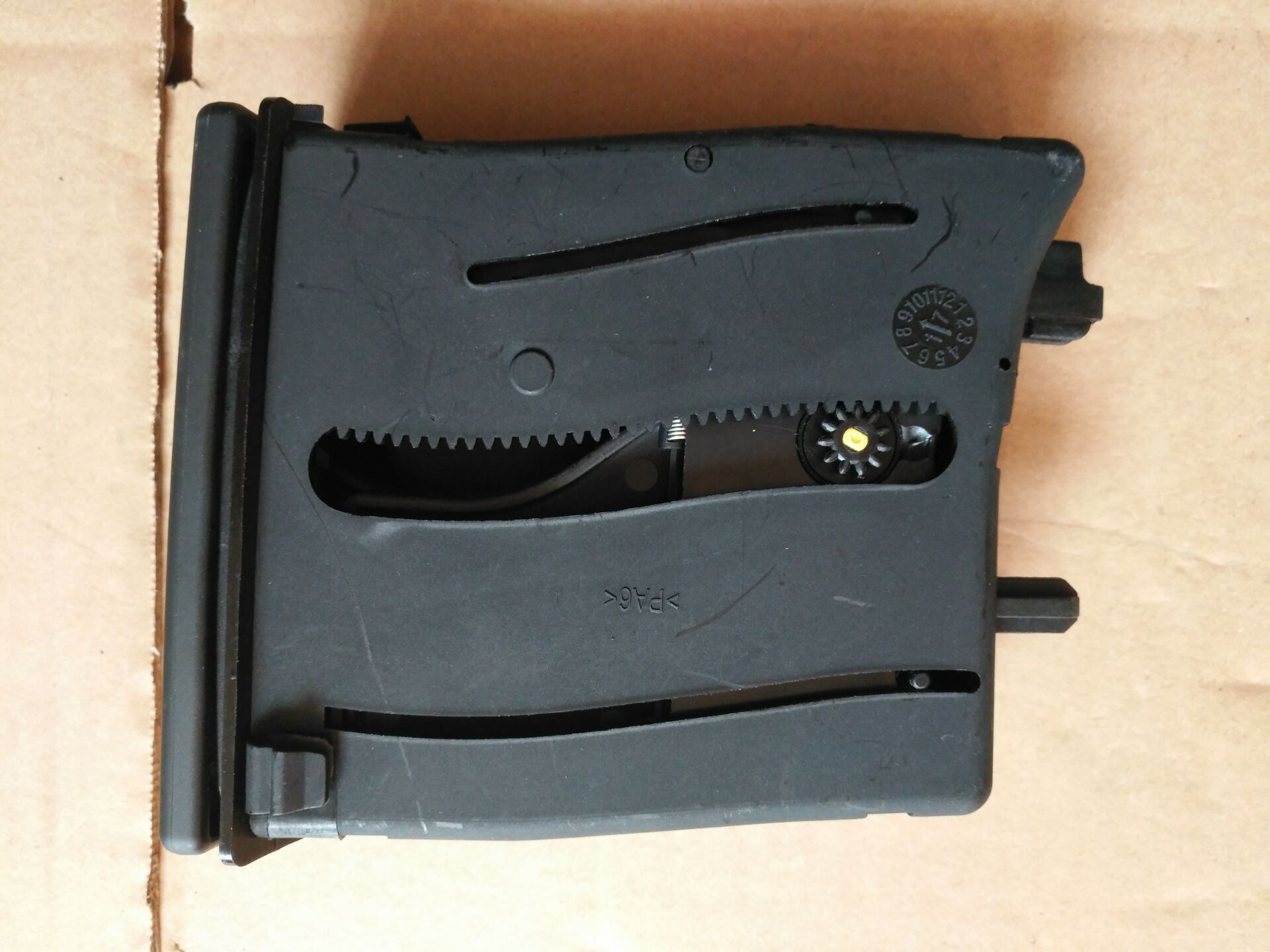 6 Q0 858 602e 6Q0858602E 6Q0 858602E Drink Holder 6 Q0 858 602e 6Q0858602E 6Q0 858602E Drink Holder