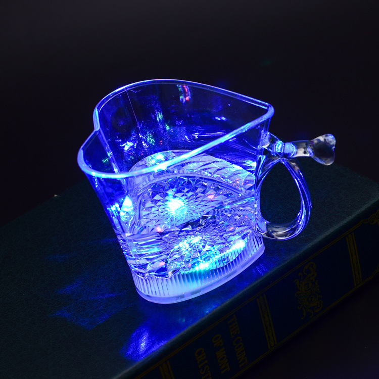 Dazzle color induction luminescence cup colorful Flash Beer Drink Cup Bar KTV theme Hotel Restaurant party supplies Dazzle color induction luminescence cup colorful Flash Beer Drink Cup Bar KTV theme Hotel Restaurant party supplies