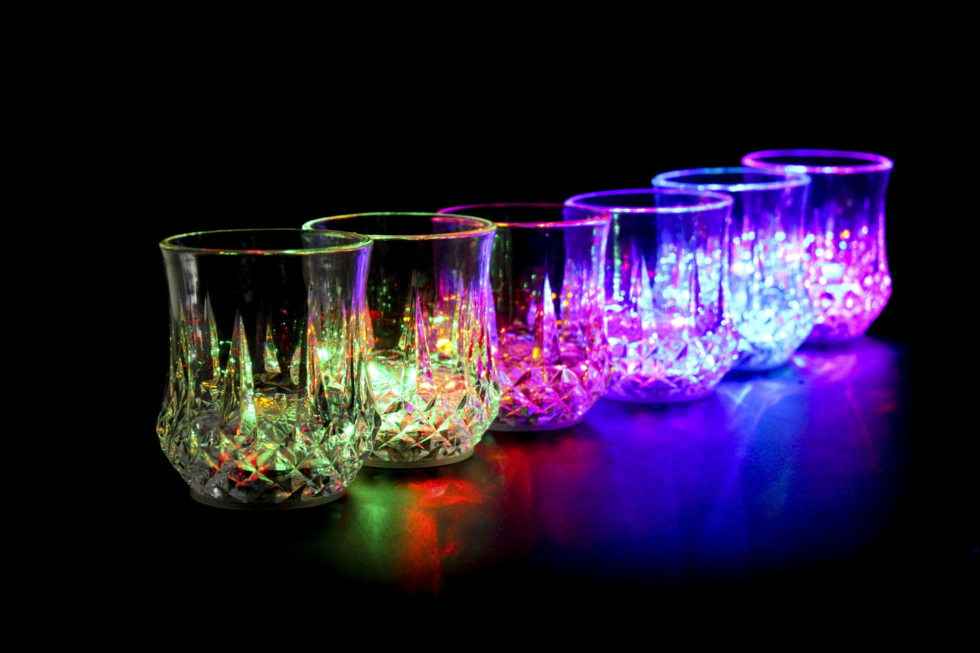 Dazzle color induction luminescence cup colorful Flash Beer Drink Cup Bar KTV theme Hotel Restaurant party supplies Dazzle color induction luminescence cup colorful Flash Beer Drink Cup Bar KTV theme Hotel Restaurant party supplies