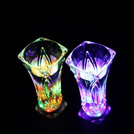 Dazzle color induction luminescence cup colorful Flash Beer Drink Cup Bar KTV theme Hotel Restaurant party supplies Dazzle color induction luminescence cup colorful Flash Beer Drink Cup Bar KTV theme Hotel Restaurant party supplies