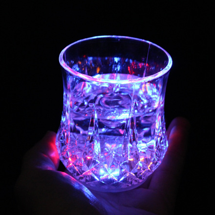 Dazzle color induction luminescence cup colorful Flash Beer Drink Cup Bar KTV theme Hotel Restaurant party supplies Dazzle color induction luminescence cup colorful Flash Beer Drink Cup Bar KTV theme Hotel Restaurant party supplies