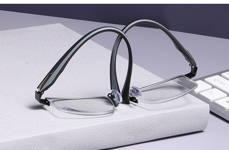 Anti-Blue Light Reading Glasses Progressive Multi-Focus Smart Zoom Dual-Use Comfortable Metal Business Reading Glasses Anti-Blue Light Reading Glasses Progressive Multi-Focus Smart Zoom Dual-Use Comfortable Metal Business Reading Glasses