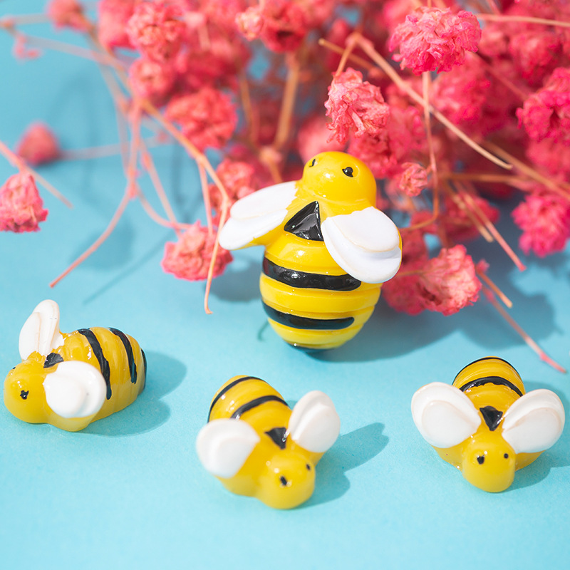 Resin Accessories Cartoon Bee Headdress DIY Ornament Accessories Barrettes Cream Epoxy Phone Shell Stickers Resin Accessories Cartoon Bee Headdress DIY Ornament Accessories Barrettes Cream Epoxy Phone Shell Stickers