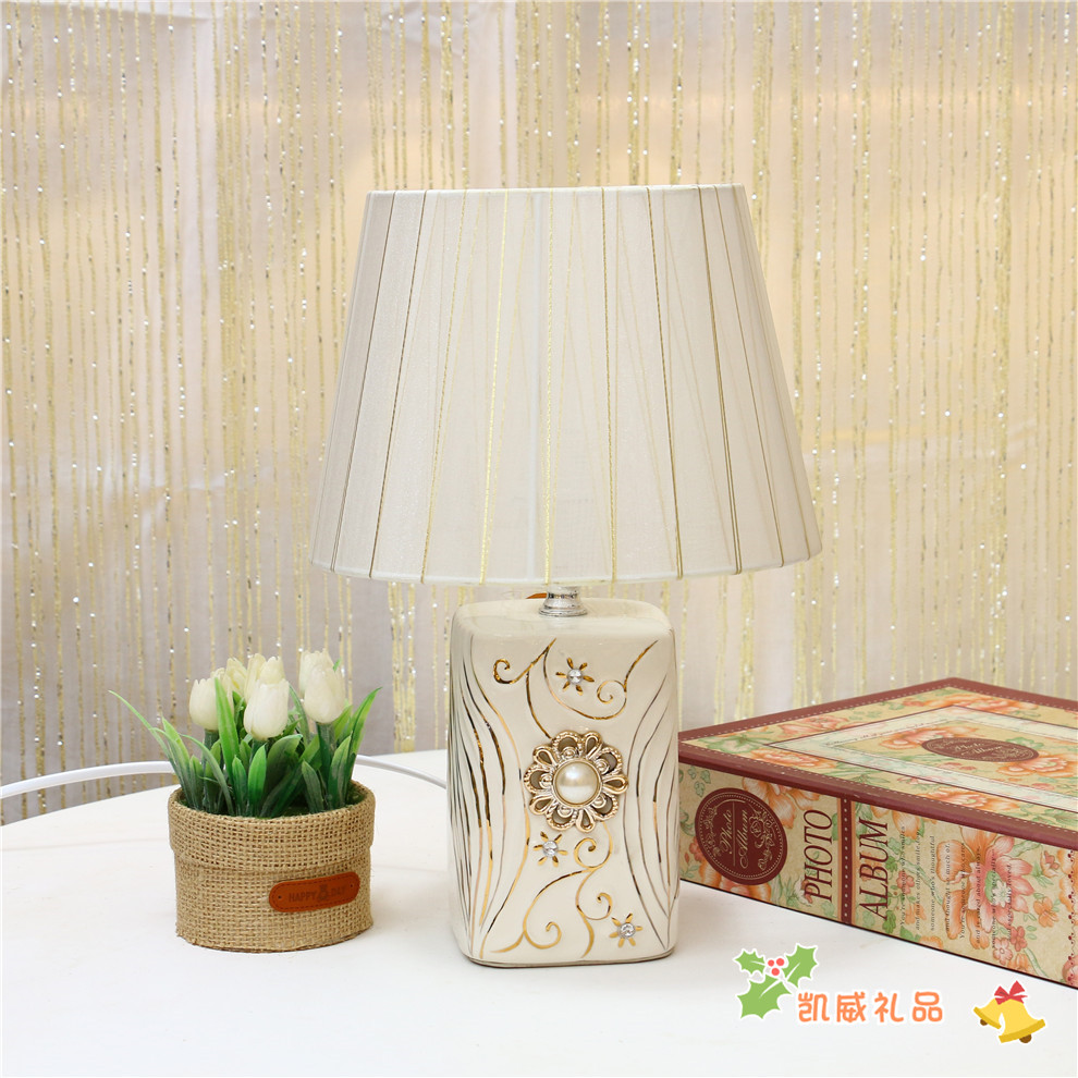 Ceramic Table Lamp Bedroom Bedside Lamp Home Warm Living Room European Bedside Table Wedding Room Room Decoration Lamps