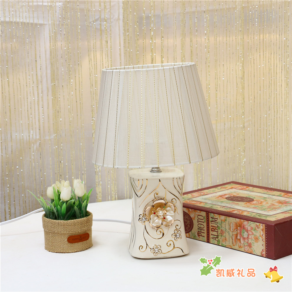 Ceramic Table Lamp Bedroom Bedside Lamp Home Warm Living Room European Bedside Table Wedding Room Room Decoration Lamps