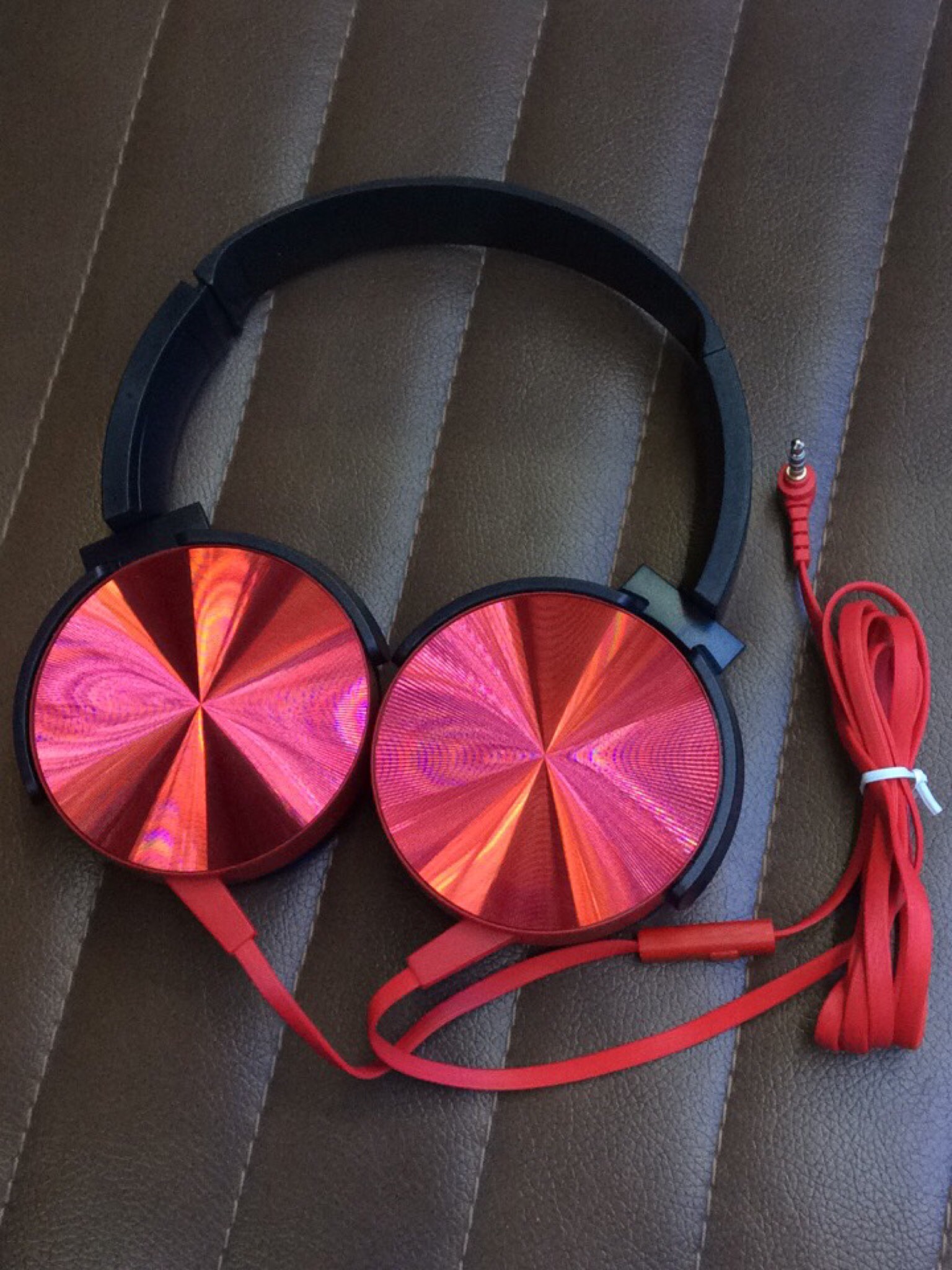 The XB450 headset MDR-XB450 headset with a microphone bass stereo headset.
