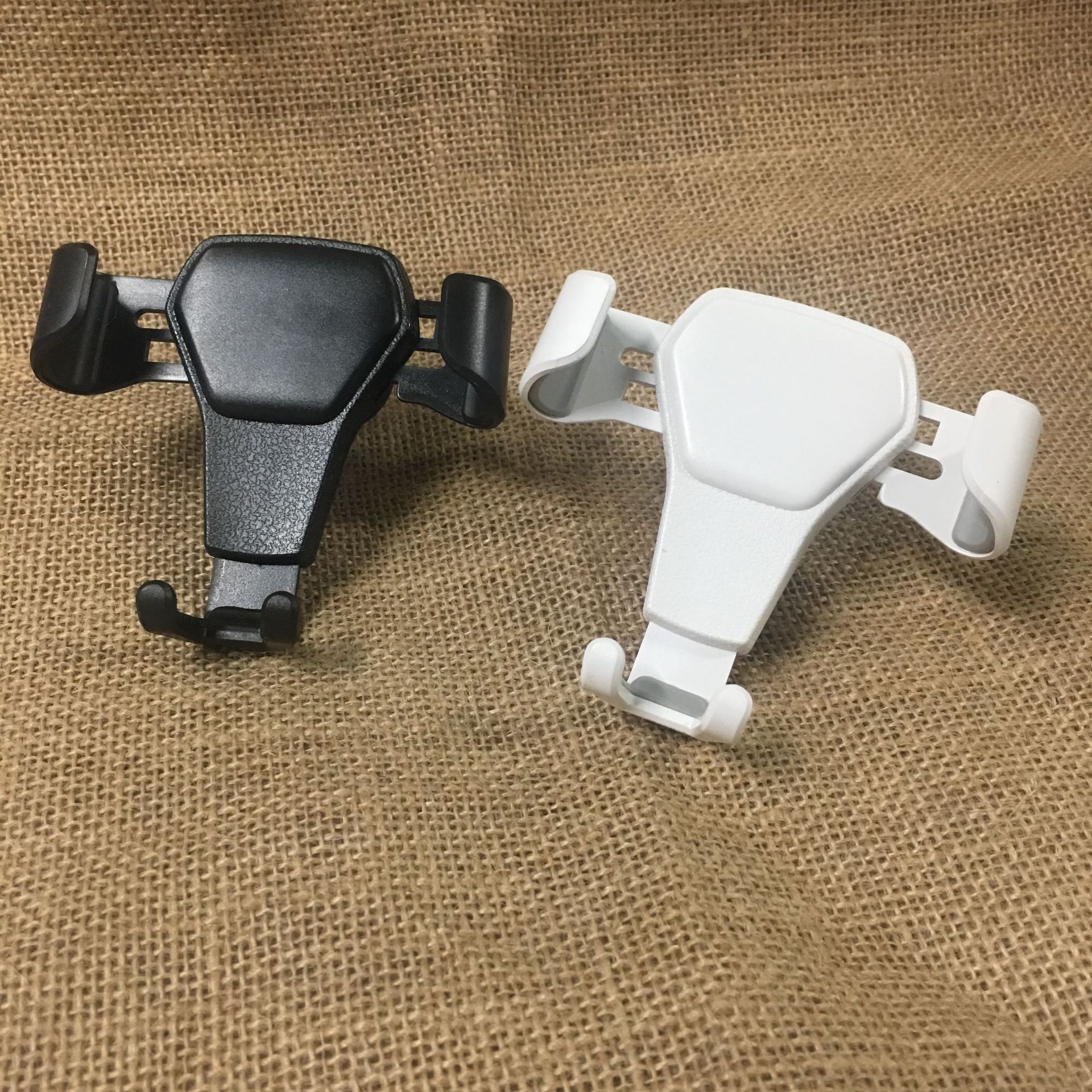 Vehicle-mounted mobile phone bracket Vehicle outlet gravity bracket general leather car bracket navigator bracket Vehicle-mounted mobile phone bracket Vehicle outlet gravity bracket general leather car bracket navigator bracket