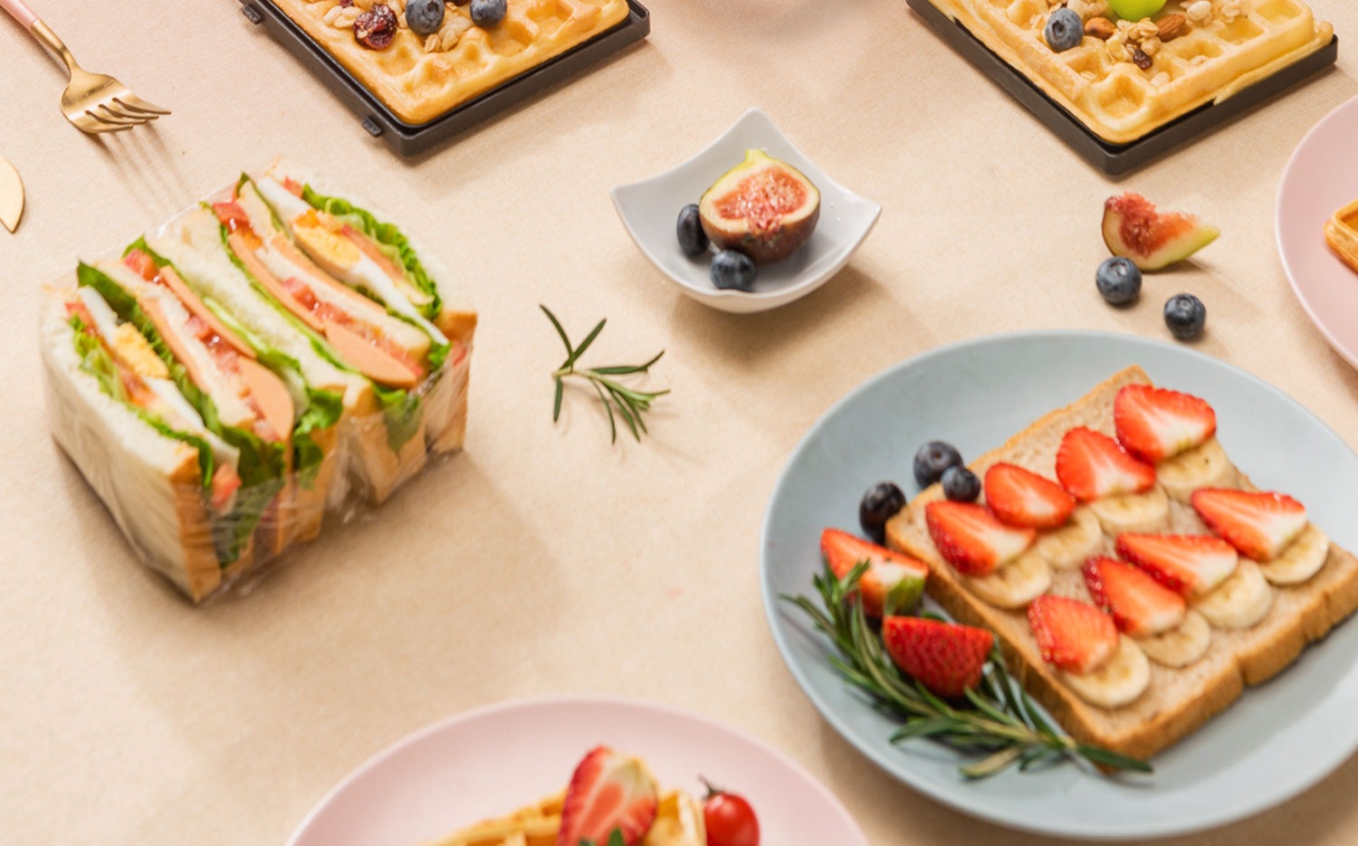 Sandwich breakfast machine waffle machine net red light food machine bread maker factory low price foreign trade OEM
