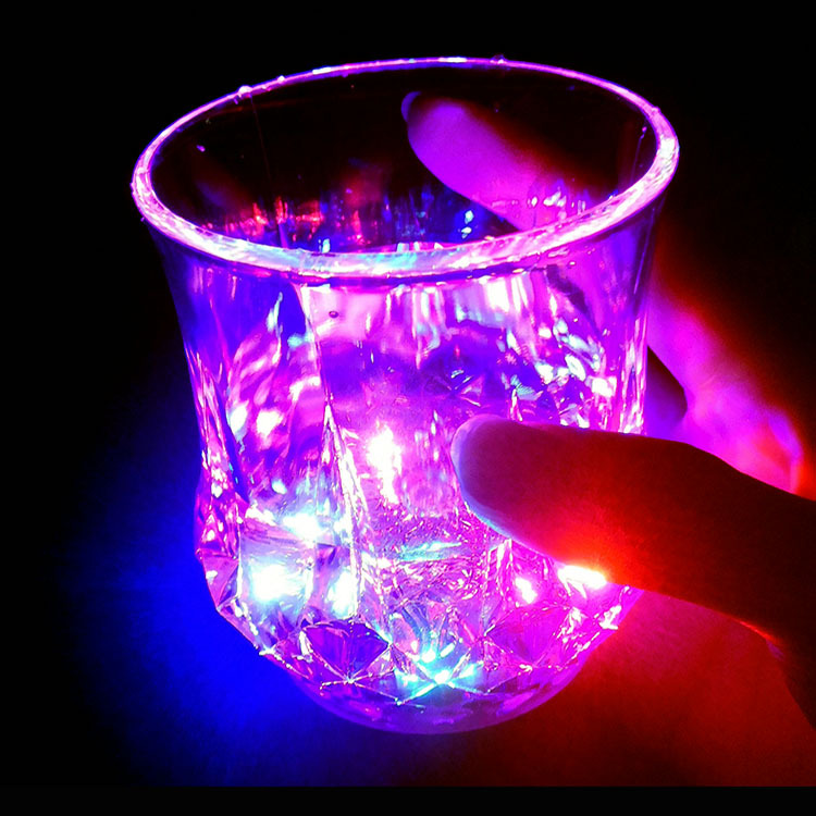 Internet Celebrity New Teqi Luminous Cup Led into the Water Bright Diamond Cup Pineapple Cup Bar KTV Beer Cup