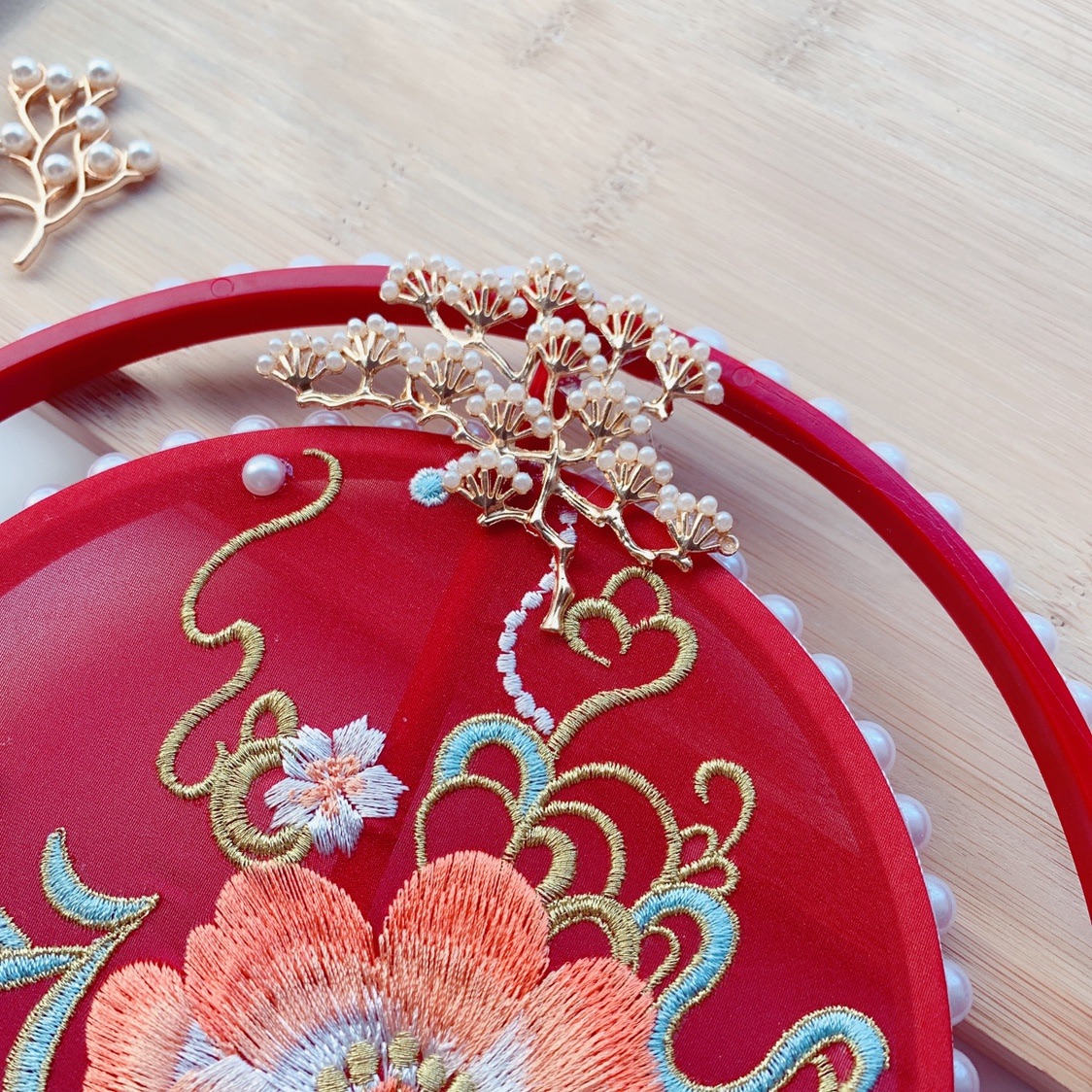 Wedding Fan Xiuhe Circular Fan Bride Wedding Tie Fan Red Antique Embroidery Finished DIY Hand Holding Fan