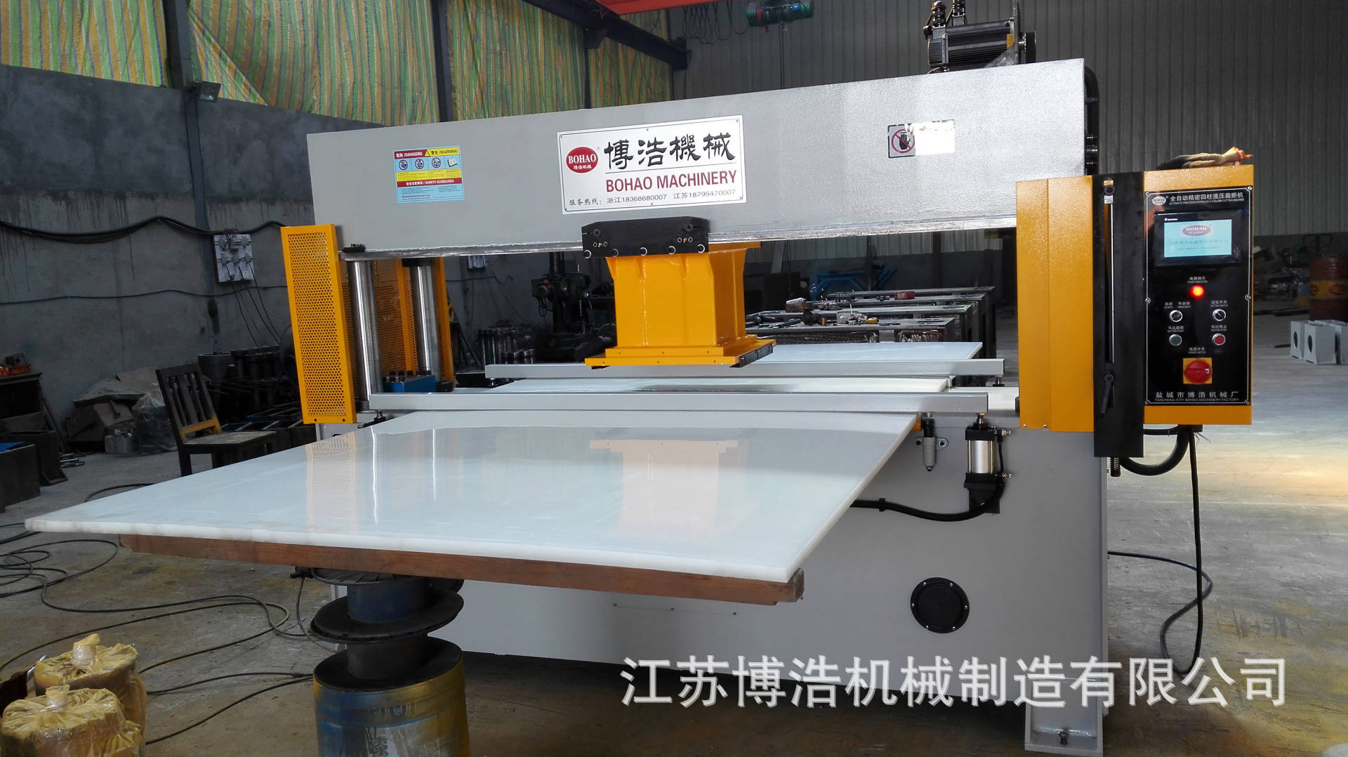 Automatic feeding computer controlled gantry hydraulic cutting machine battening box bag gantry head feeder Automatic feeding computer controlled gantry hydraulic cutting machine battening box bag gantry head feeder