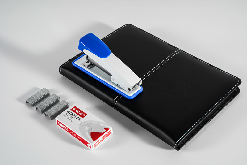 Factory Wholesale Dingli Stapler Office Metal Medium 12 Stapler Bookbinding Machine Standard 24/6 Stapler