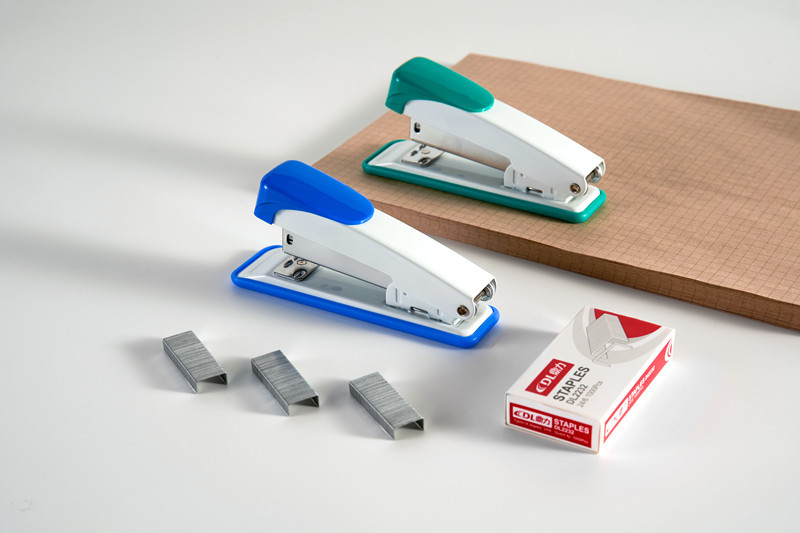 Factory Wholesale Dingli Stapler Office Metal Medium 12 Stapler Bookbinding Machine Standard 24/6 Stapler