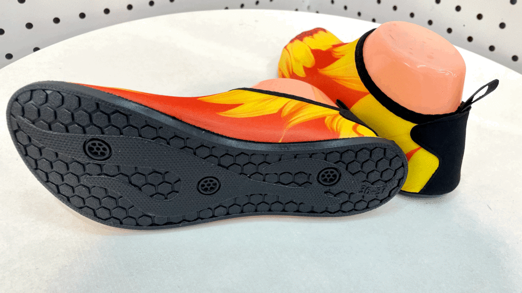 2021 Wear-Resistant Breathable Beach Shoes Summer Outdoor Stream Trekking Shoes Seaside Non-Slip Wading Beach Socks