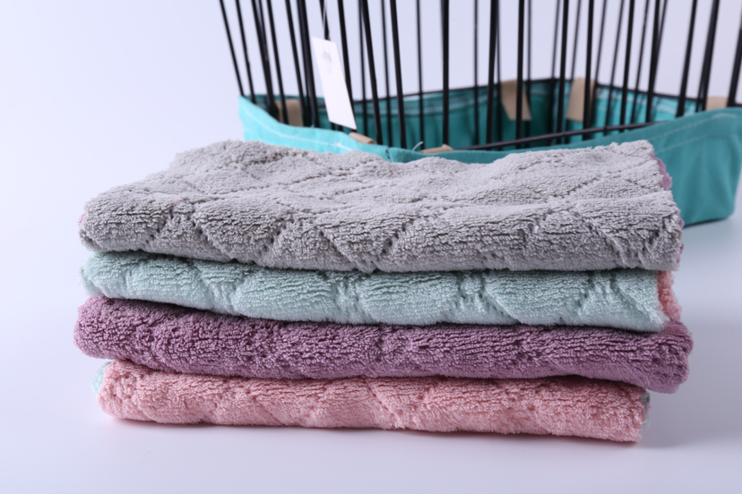 Fashion Embossed Absorbent Cloth Rag Oil-Free Lint-Free Domestic Cleaning Products Fashion Embossed Absorbent Cloth Rag Oil-Free Lint-Free Domestic Cleaning Products