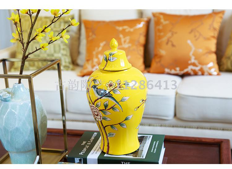 Ceramic figurines of American arts and crafts vase decoration Ceramic figurines of American arts and crafts vase decoration