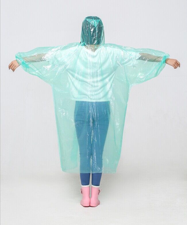 Ultra low price PE disposable raincoat pullover type portable adult raincoat outdoor portable travel raincoat wholesale