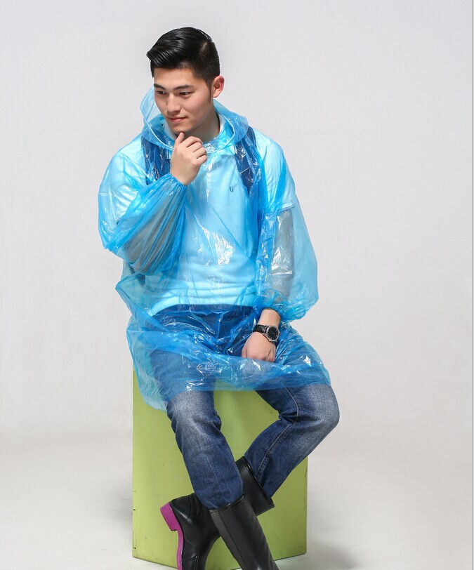 Ultra low price PE disposable raincoat pullover type portable adult raincoat outdoor portable travel raincoat wholesale