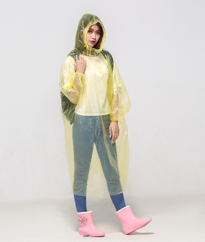 Ultra low price PE disposable raincoat pullover type portable adult raincoat outdoor portable travel raincoat wholesale