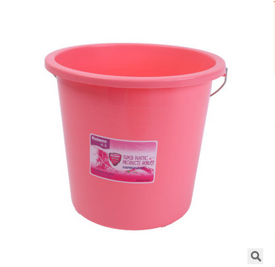 Plastic bucket cleanser carry a heavy plastic bucket with a thick plastic bucket.